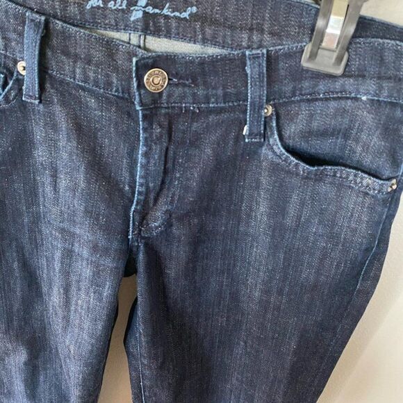 7 For All Mankind Gwenevere Denim Zippered Low Rise Dark Wash Capri Pants, 29x21 - Picture 3 of 8